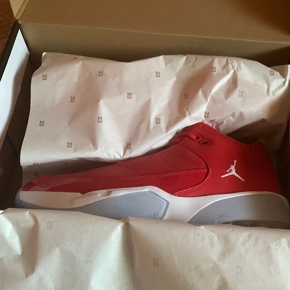 Jordan Max Aura 3 "University Red" Men's Shoe - Picture 1 of 6